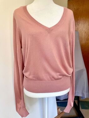 H&M Dusty Pink V Neck Lightweight Sweater M